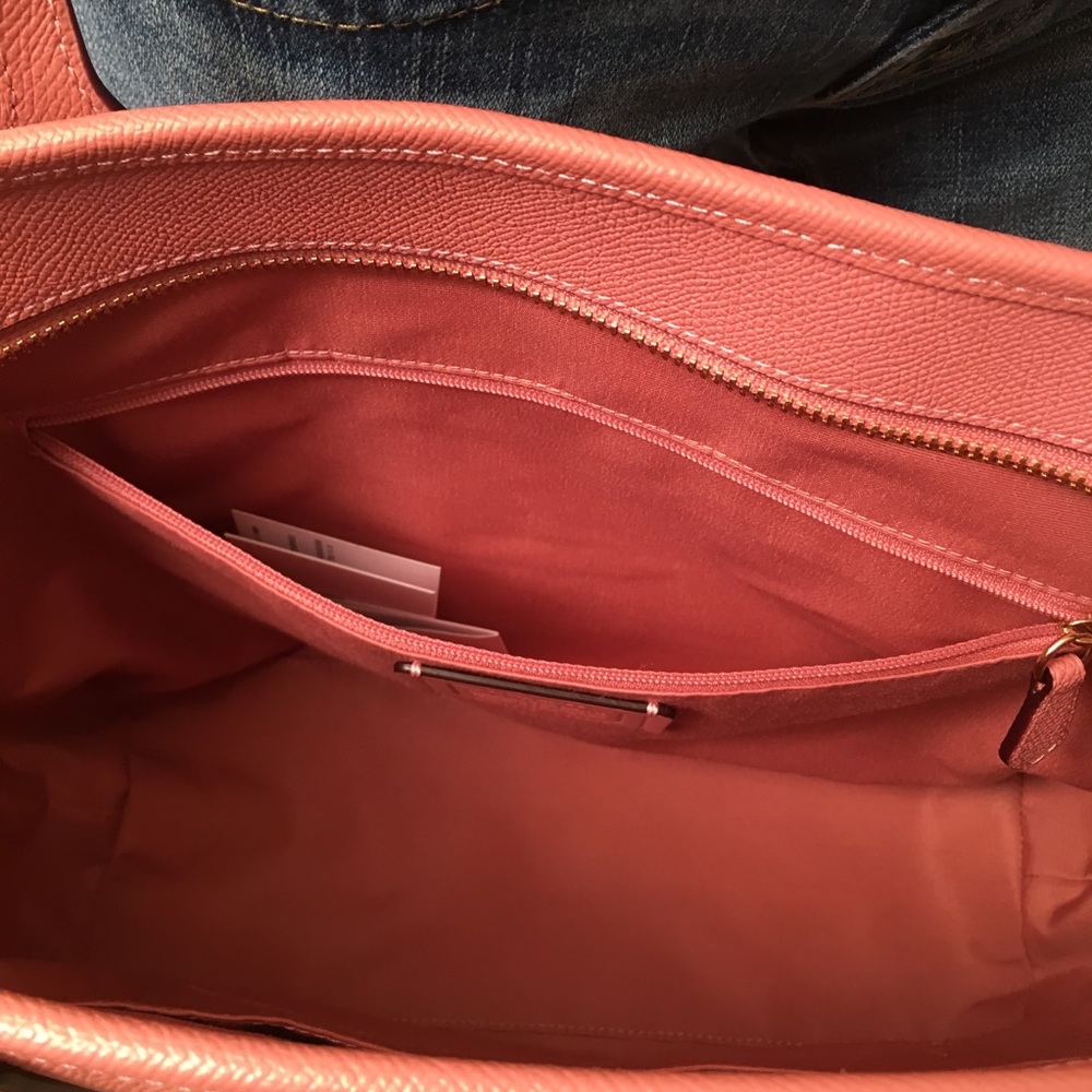 SOLD!!!!!NWT Coach zipper tote Bag - Picture 7 of 7